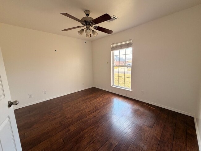 Building Photo - **COMING SOON**Welcome to this conveniently located home in Russellville, AR.