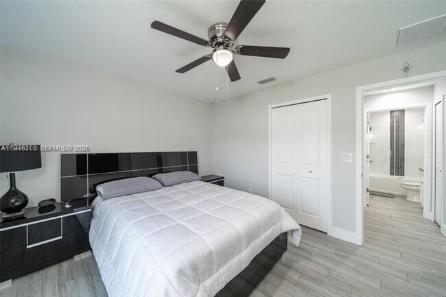 Building Photo - 1302 NE 2nd Pl