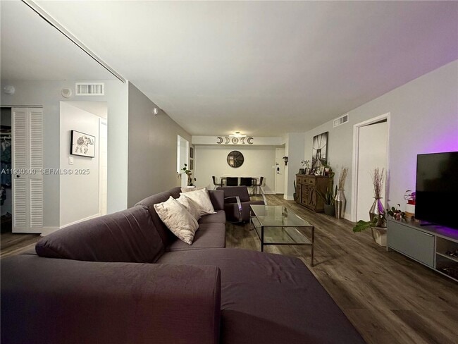 Building Photo - 1833 S Ocean Dr