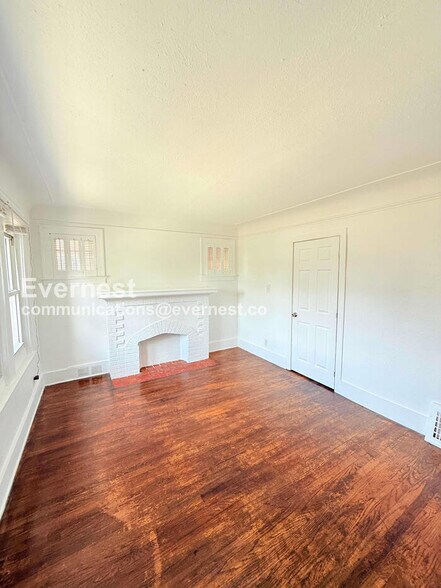 Building Photo - 15812 Kentucky St