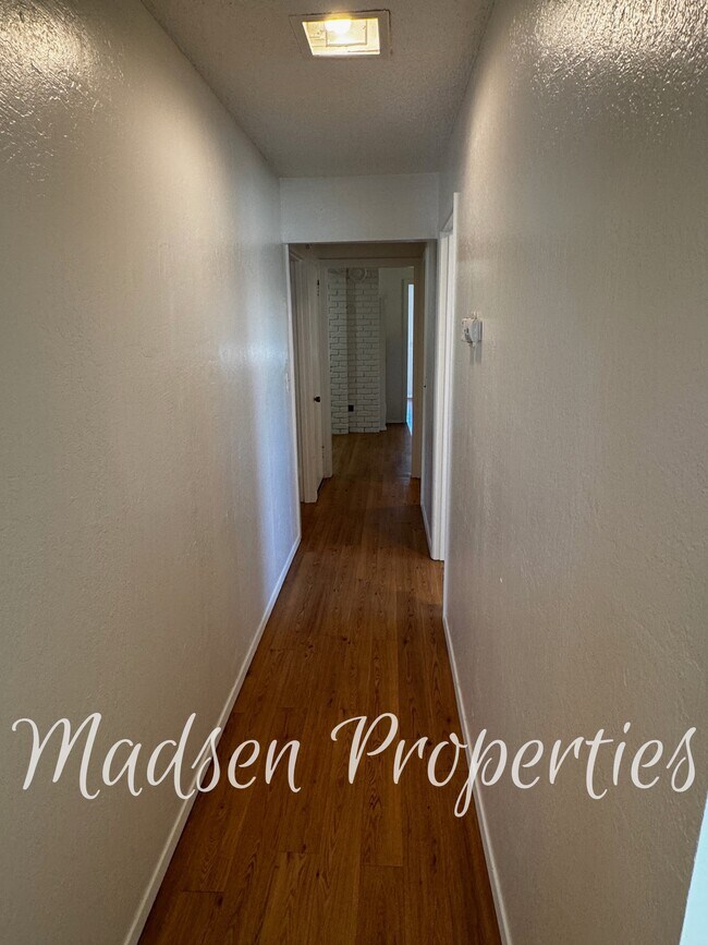 Building Photo - 3156 Burdick Rd