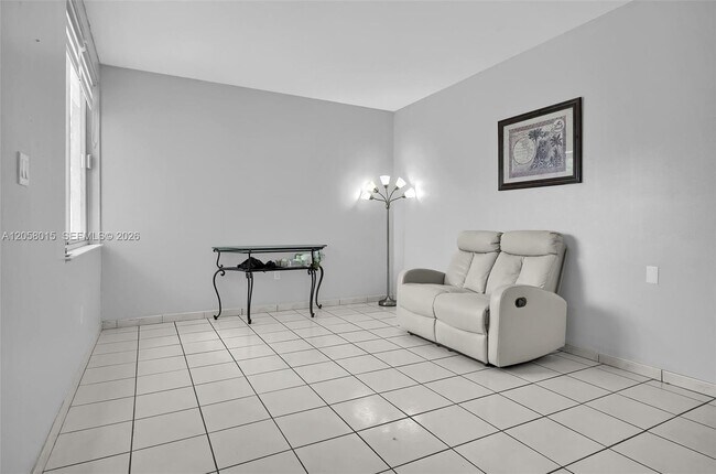Building Photo - 9177 Fontainebleau Blvd