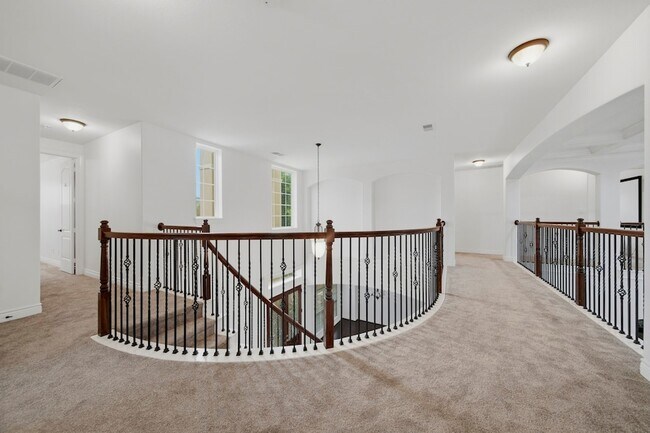 Building Photo - 33 Combwell Garden