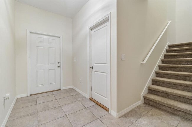 Building Photo - 10687 Lake Montauk Dr