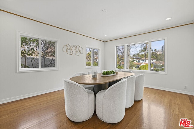 Building Photo - 865 Warner Ave