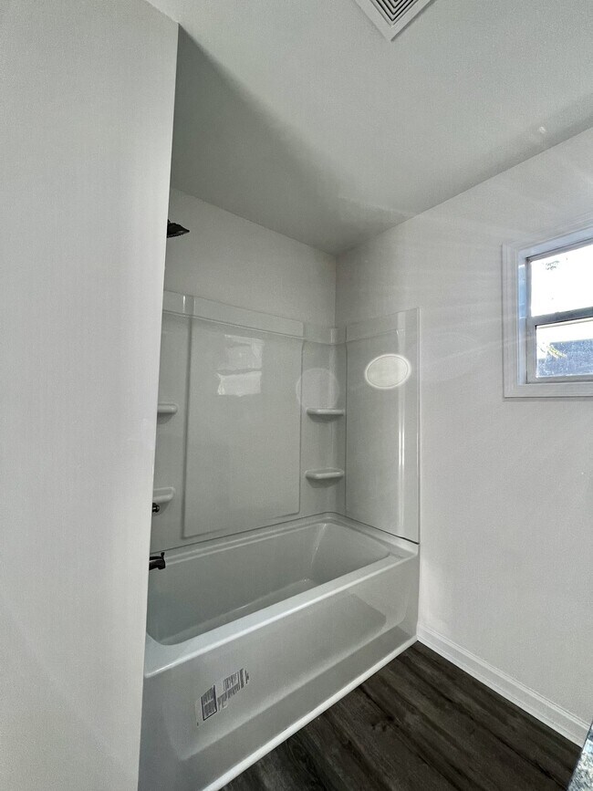 Building Photo - 947 Clark St