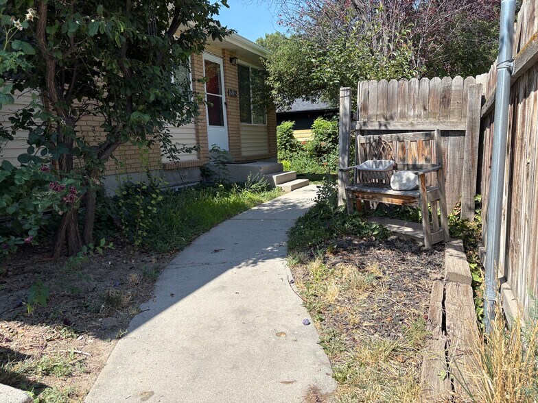 Building Photo - 2112 E Donegal Cir