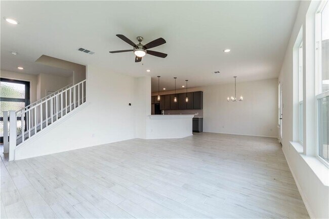 Building Photo - 316 Los Cobos Ln