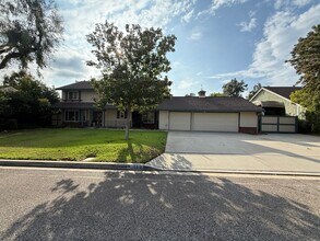 Building Photo - Amazing 4 bed, 2 1/2 bath estate - pool, s...