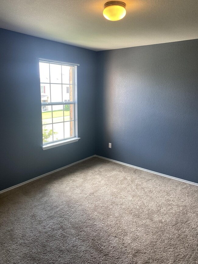 Building Photo - 3216 Claymore St