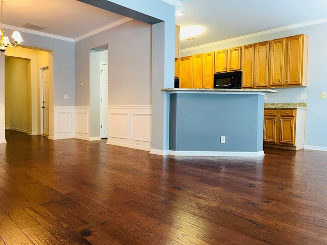 Building Photo - HOA community, swim/tennis, 2 bed, 2bath, ...