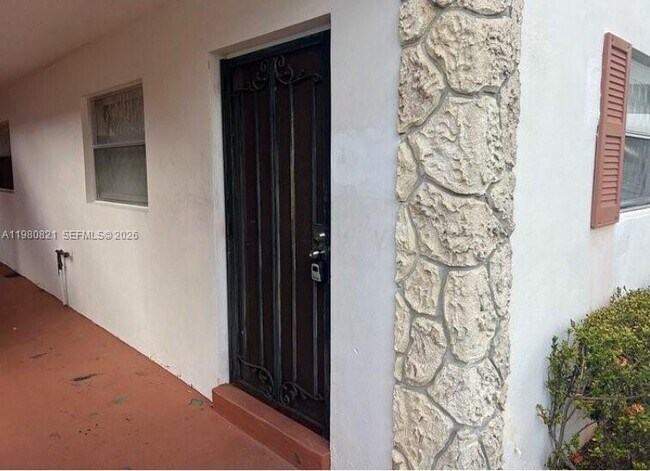 Building Photo - 321 SW 1st Ct