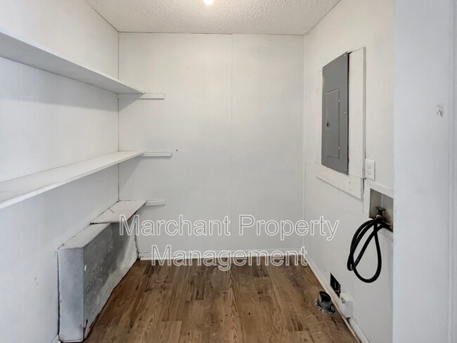 Building Photo - 104 Lora Ln