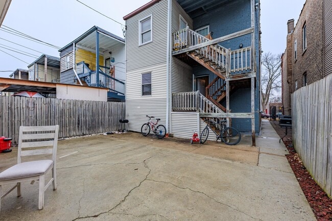 Building Photo - 1810 N Long Ave