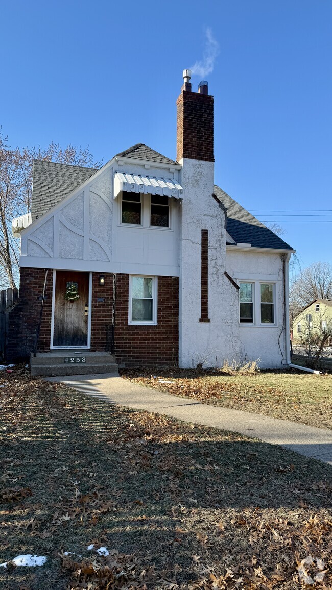 Building Photo - 4253 James Ave N