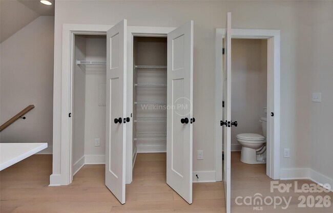 Building Photo - 2204 Northend Dr