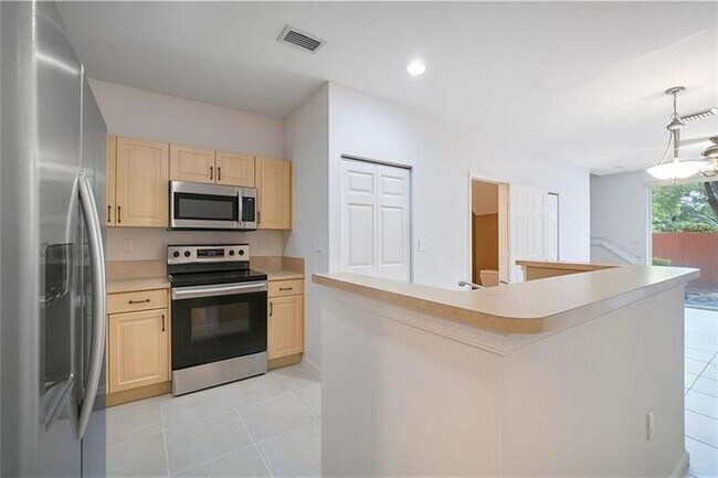 Building Photo - 6373 Landings Way