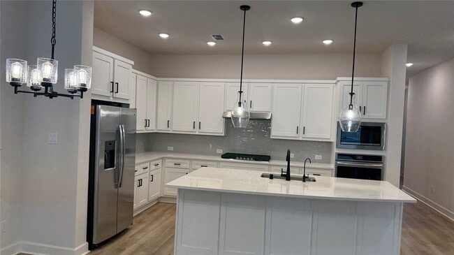 Building Photo - 215 Amaranth Wy