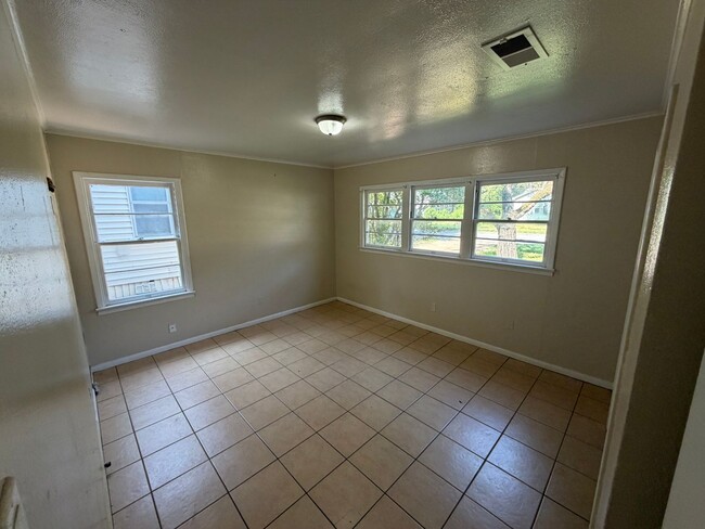 Building Photo - *1252 Dudley Lane