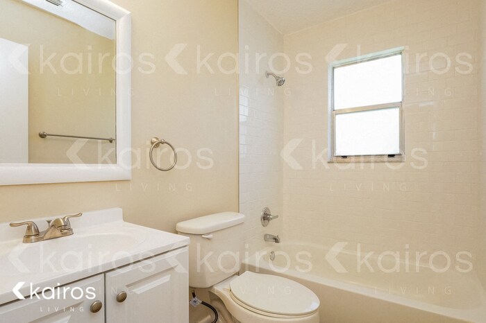Building Photo - 16 Spring Loop Cir