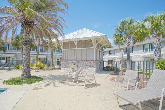 Building Photo - Spacious 3-Bed, 2.5-Bath Townhome Steps from Blue Wahoos Stadium & Palafox Street with Upgraded K...