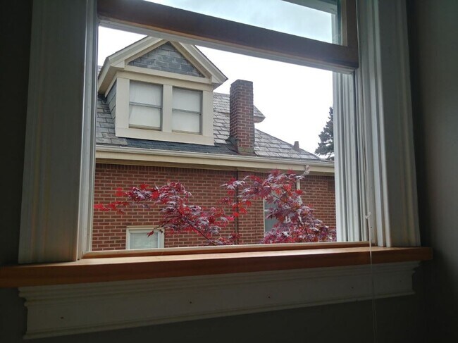 Building Photo - 333 Church Avenue
