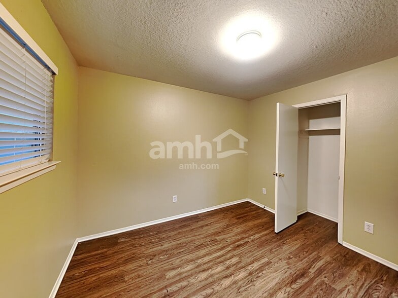 Building Photo - 6114 Elton Knolls St