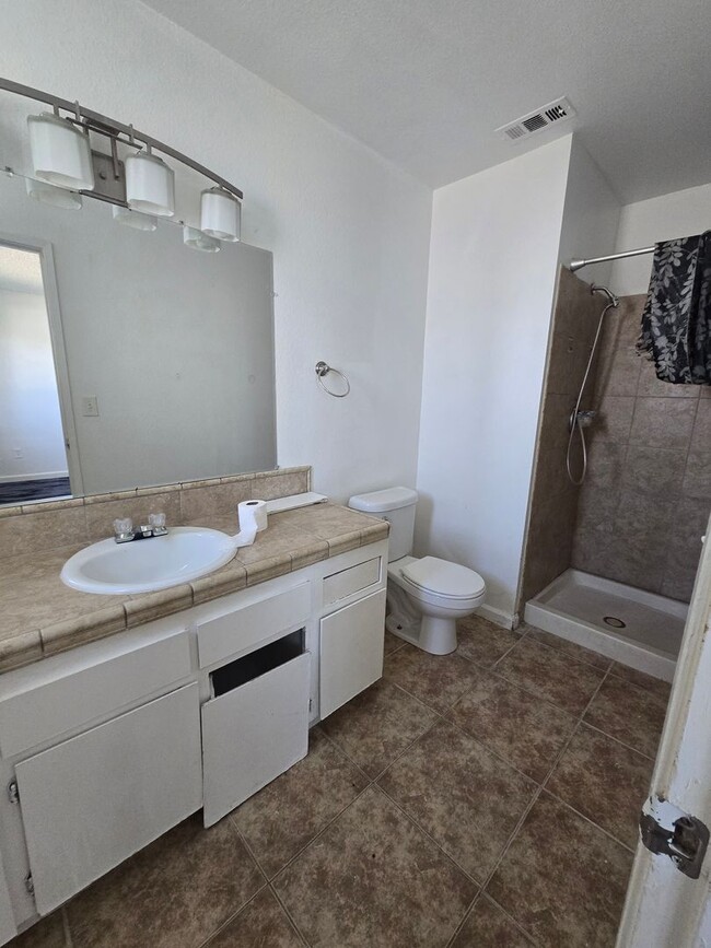 Building Photo - 4 Br 2 Ba available now