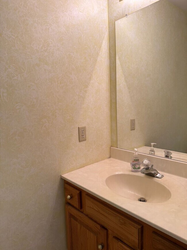 Building Photo - Beautiful 3-Bedroom Home in Penn Manor School District - Finished basement!
