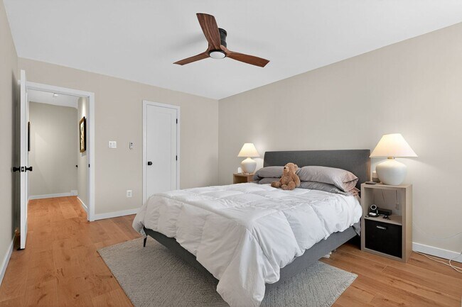 Building Photo - 2 bed 1 bath condo for rent in Rockville