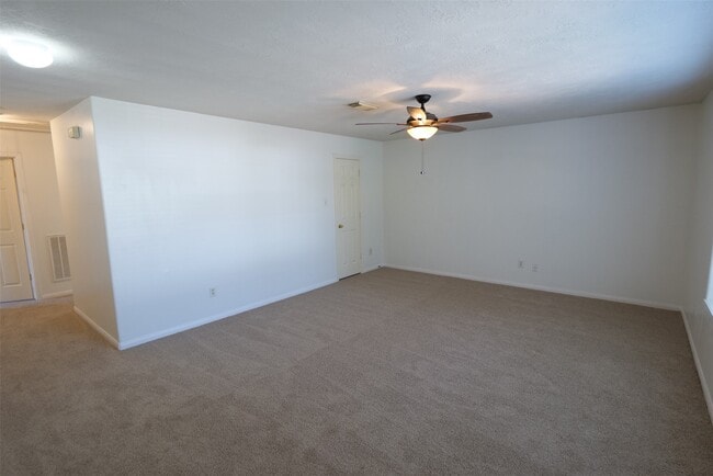 Building Photo - 5510 Bear Cave Ln
