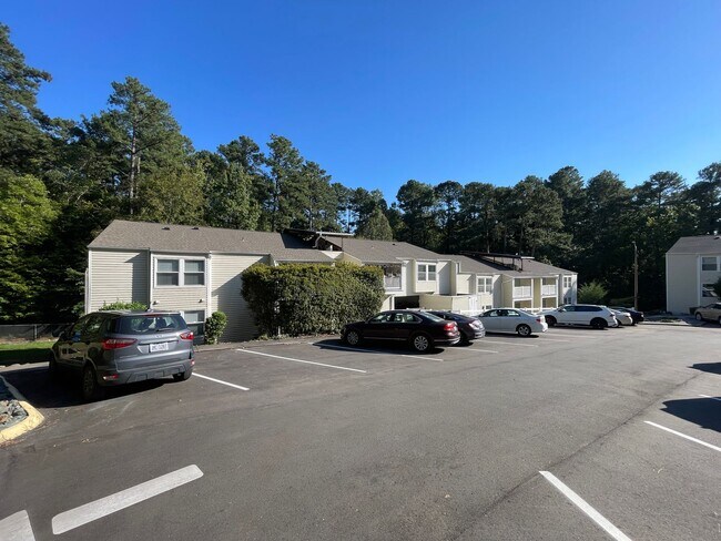 Building Photo - Perfectly located, quiet apartment complex just south of UNC, for graduate / med students - Inclu...