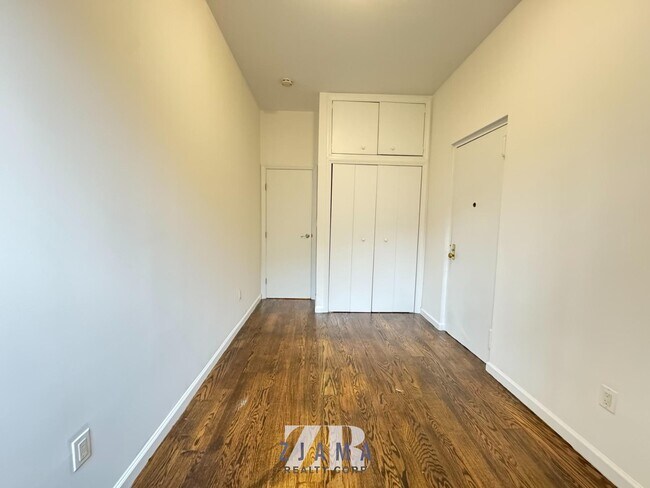 Building Photo - 196 Sackett St