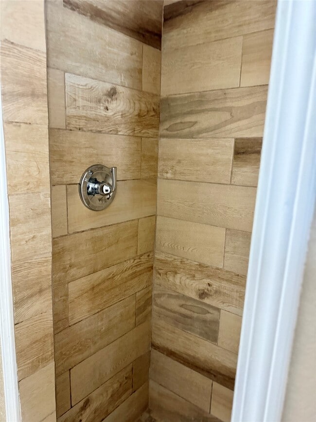 Building Photo - 7225 Hummingbird Ln