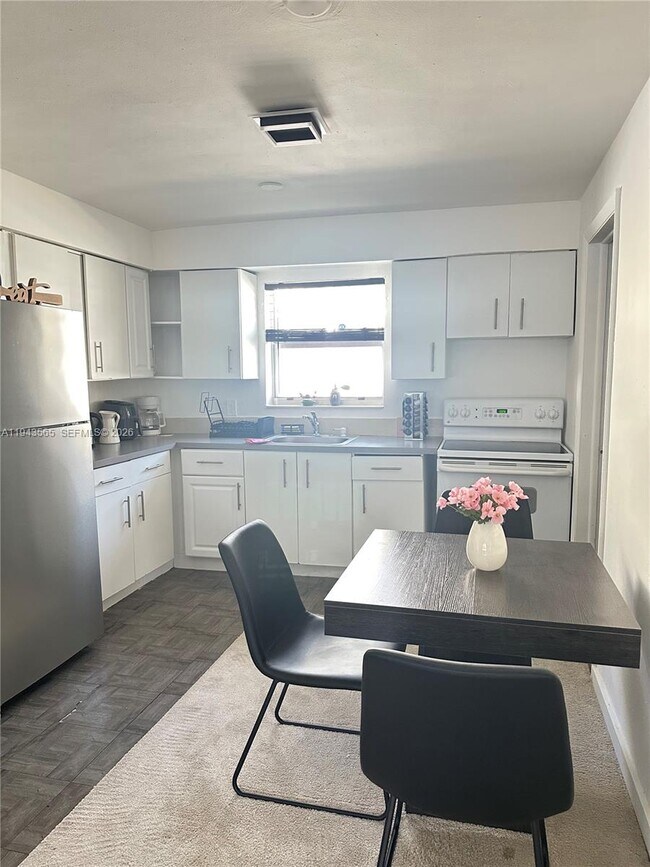 Building Photo - 812 NW 55th Terrace