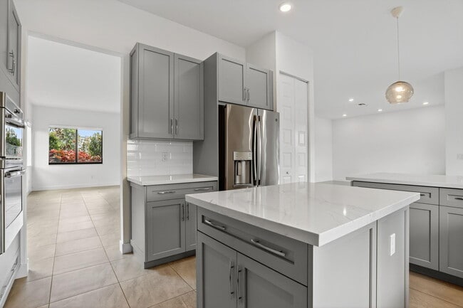 Building Photo - 10990 Oceano Wy