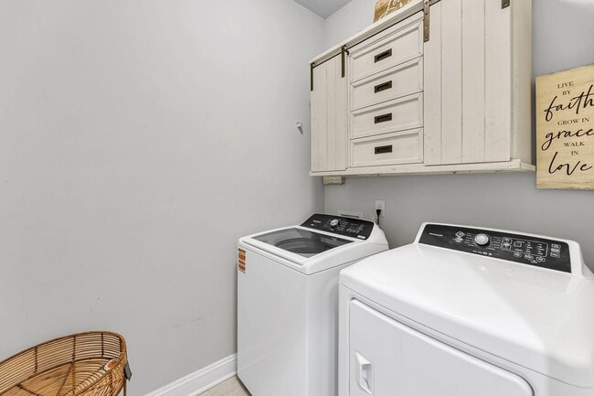 Building Photo - Beautiful 4BR/2.5BA Home in Highly Desirable Park West