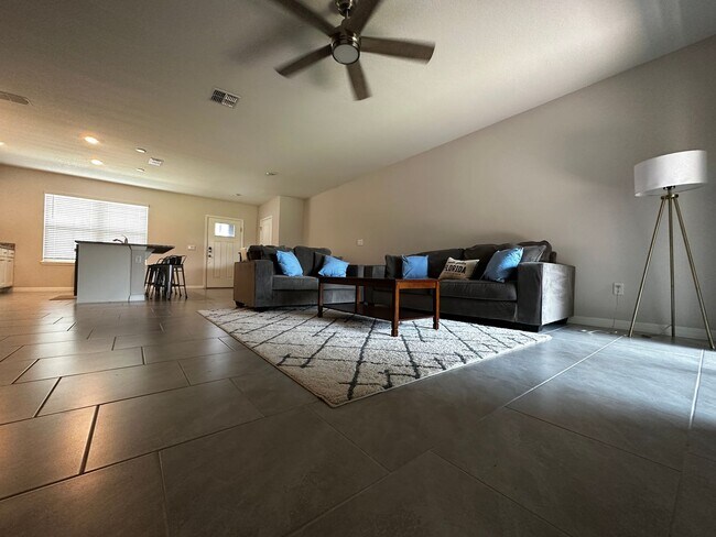 Building Photo - Resort Style Living! Stunning 3/2.5 Townhome in Waterleigh! Available April!