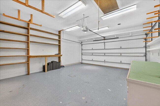 Building Photo - 5305 Greenbriar Dr