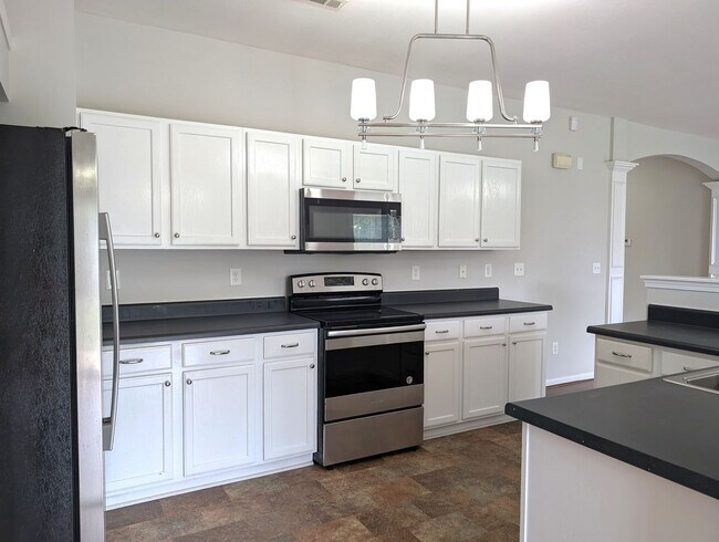 Building Photo - Pristine home located in the Pinebrook Com...