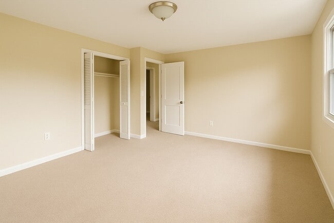 Building Photo - 47 Parsons Hill Dr