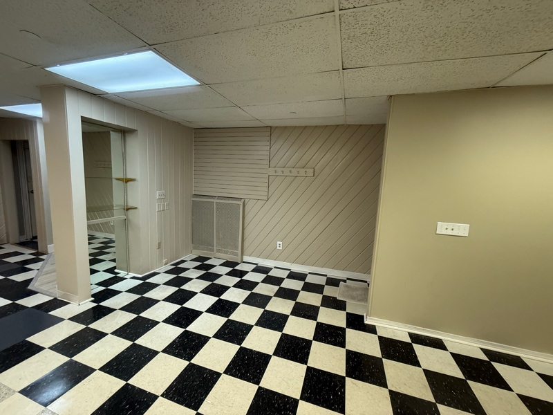 Building Photo - 762 Main St