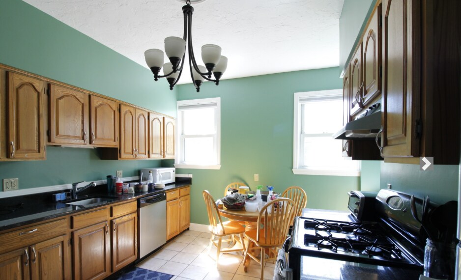 Primary Photo - 210 Old Colony Ave