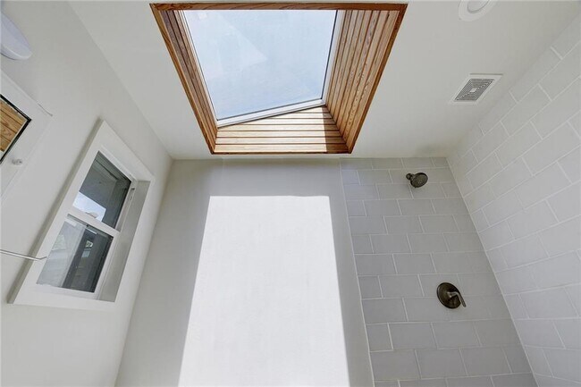 Building Photo - 4804 Menchaca Rd