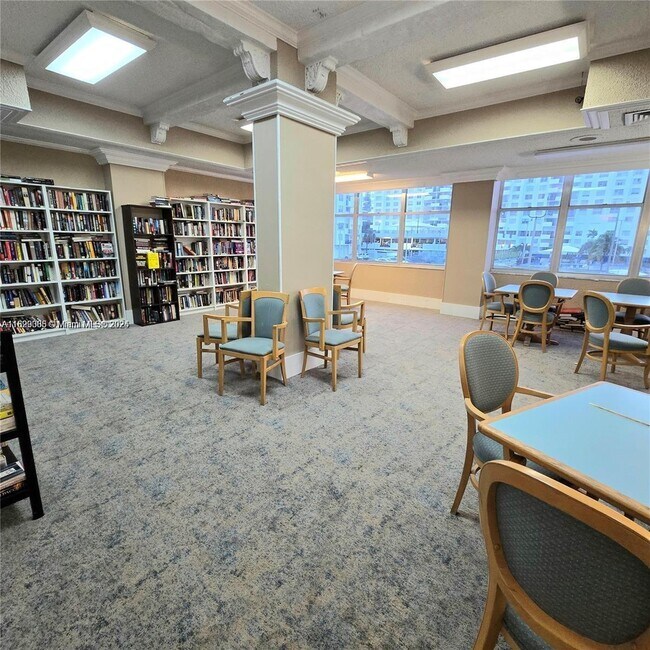 Building Photo - 18071 Biscayne Blvd