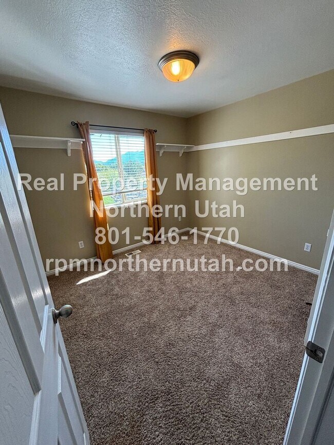 Building Photo - Stunning 4 Bedroom House in Layton Coming ...