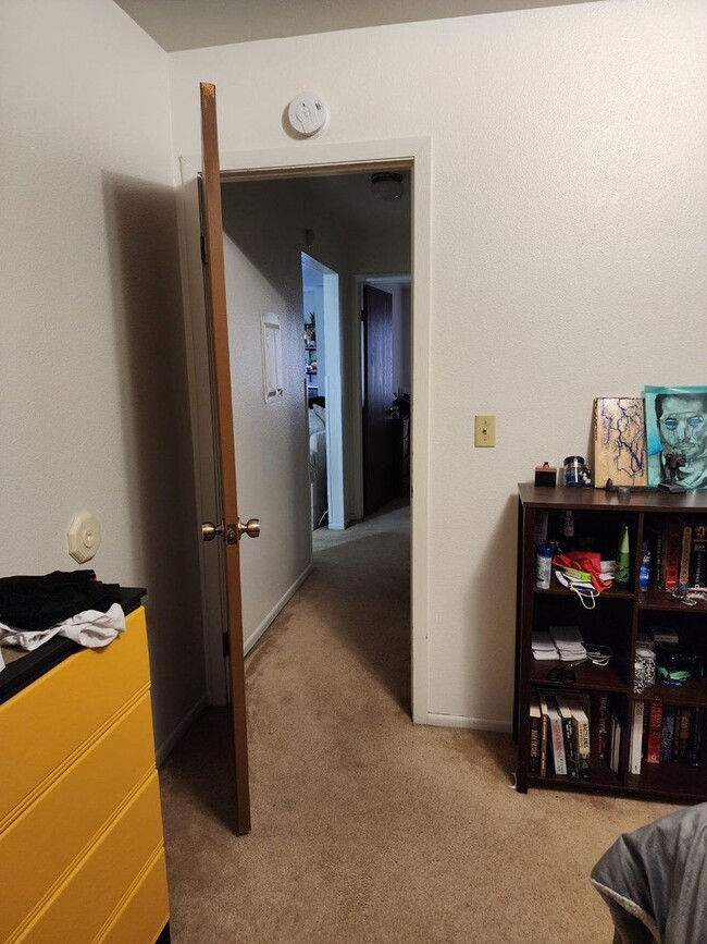 Building Photo - 2 Bedroom 1 Bathroom Apartment