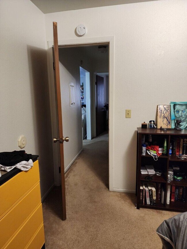 Building Photo - Cottonwood Apartments