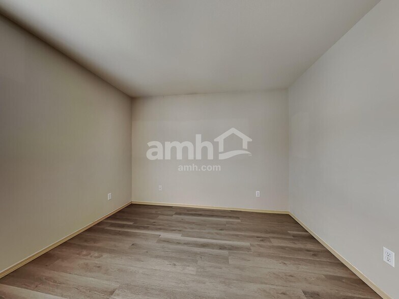 Building Photo - 9523 187 St E