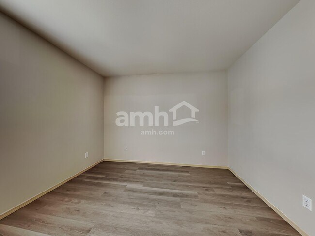 Building Photo - 9523 187 St E